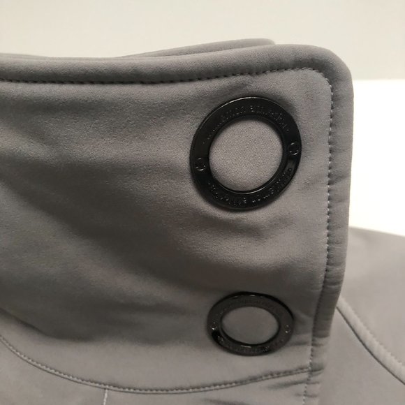 Ladies Size 4 Grey rainproof LULULEMON JACKET with zippered pockets - Picture 3 of 10